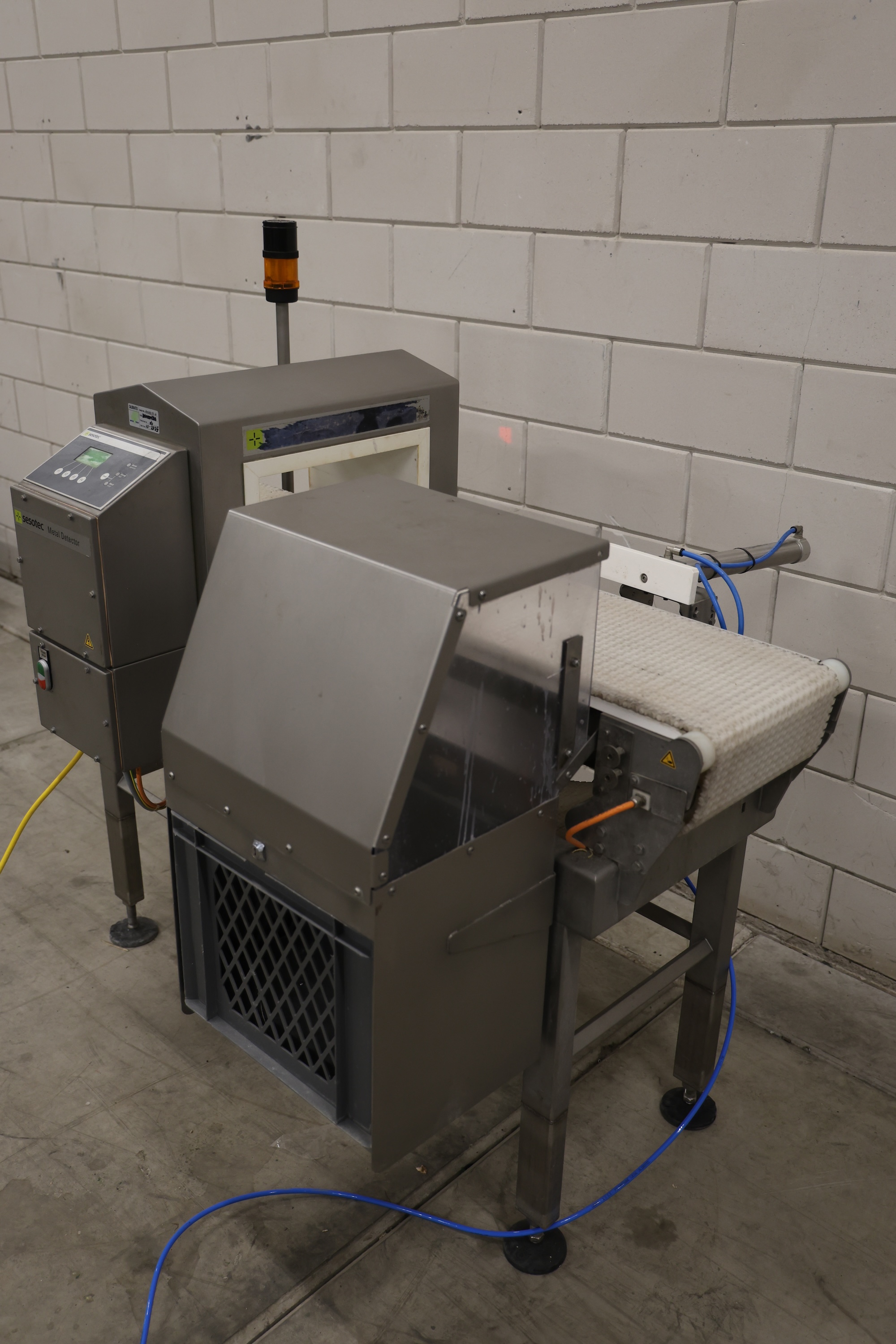 Used 2015 Sesotec Metal detector with reject