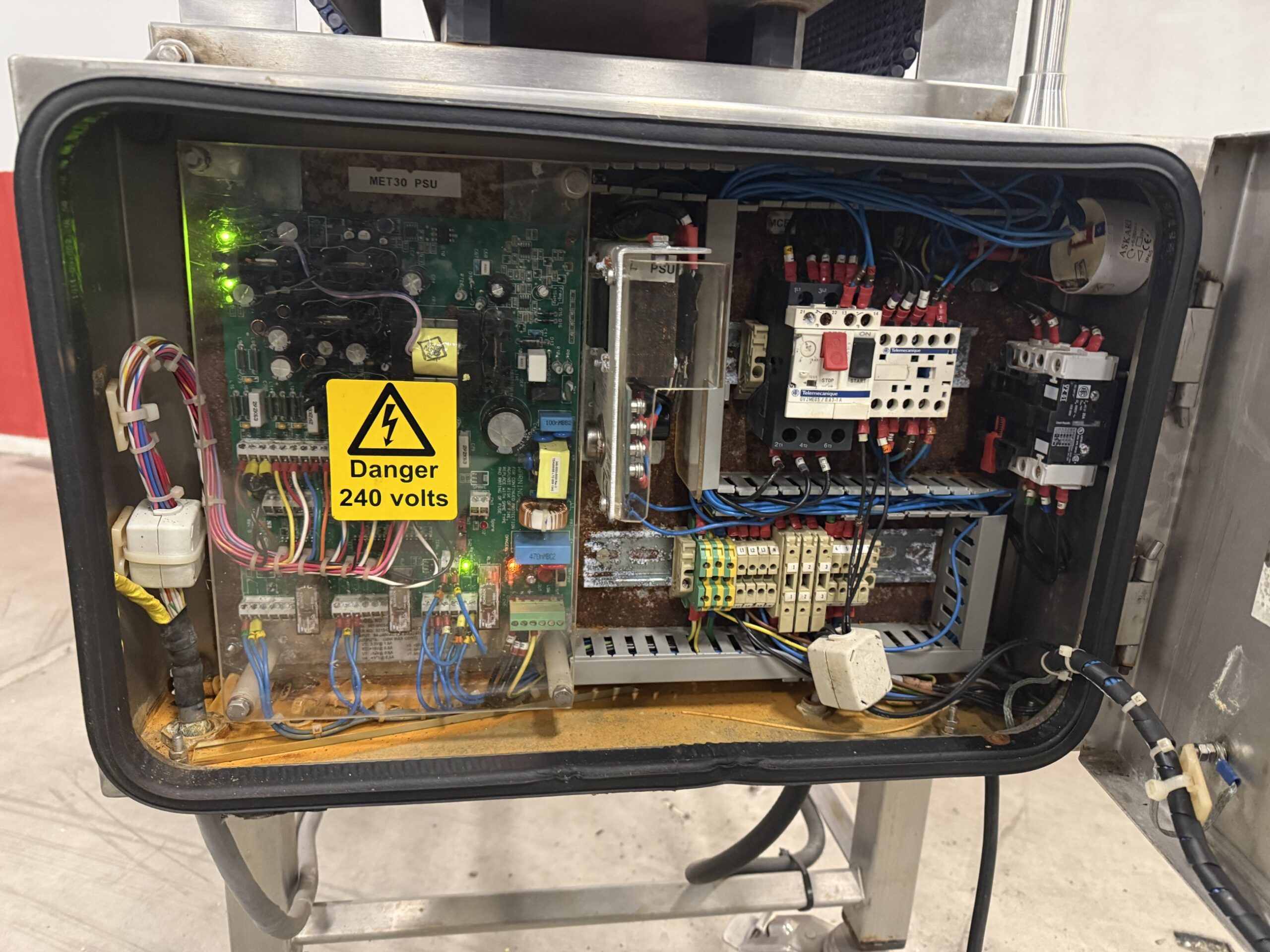 Used Lock MET 30+ metal detector with conveyor