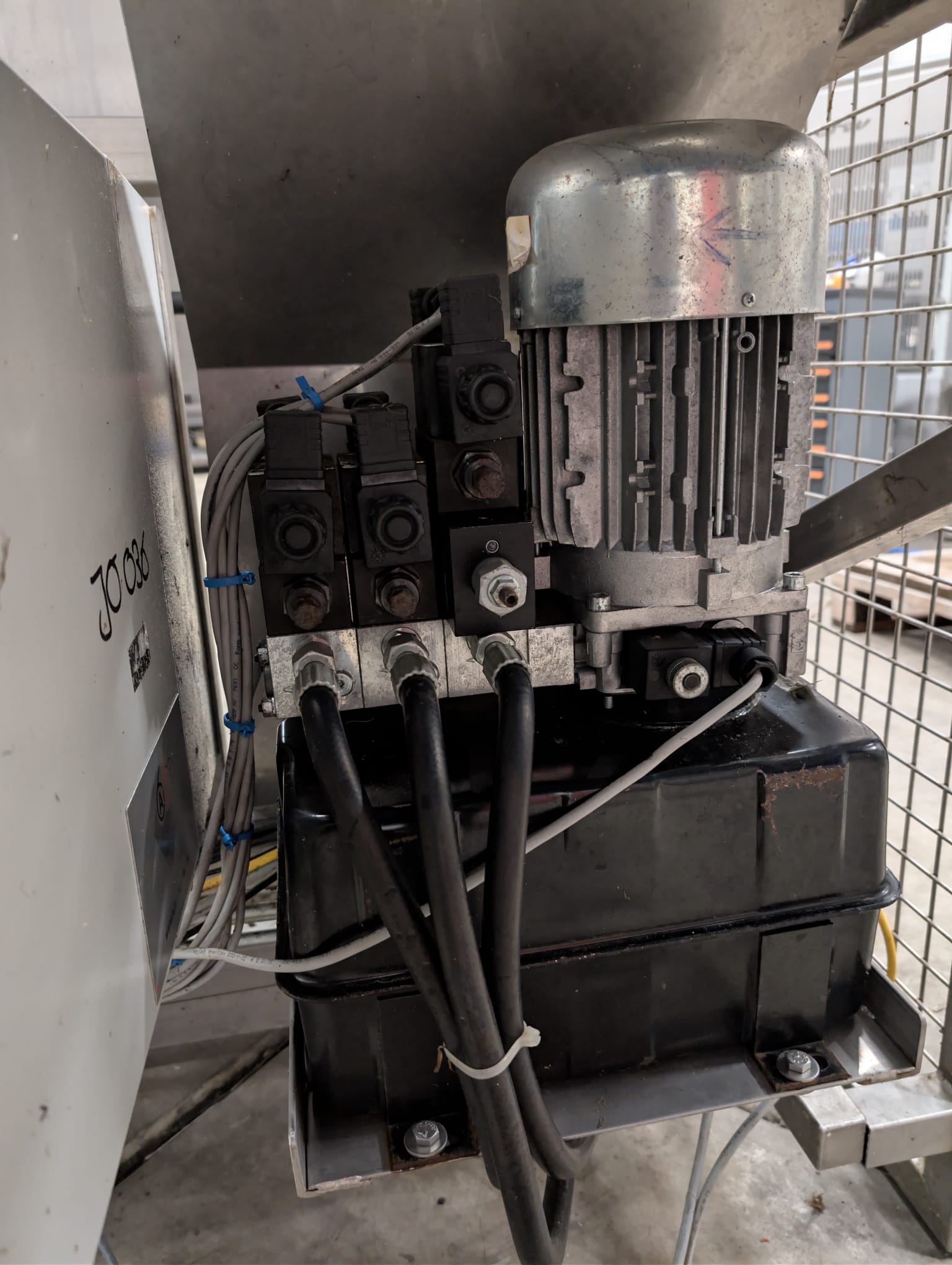 Used 2012 FoodeQ TVB400/4350 tipper with discharge belt and cross conveyor