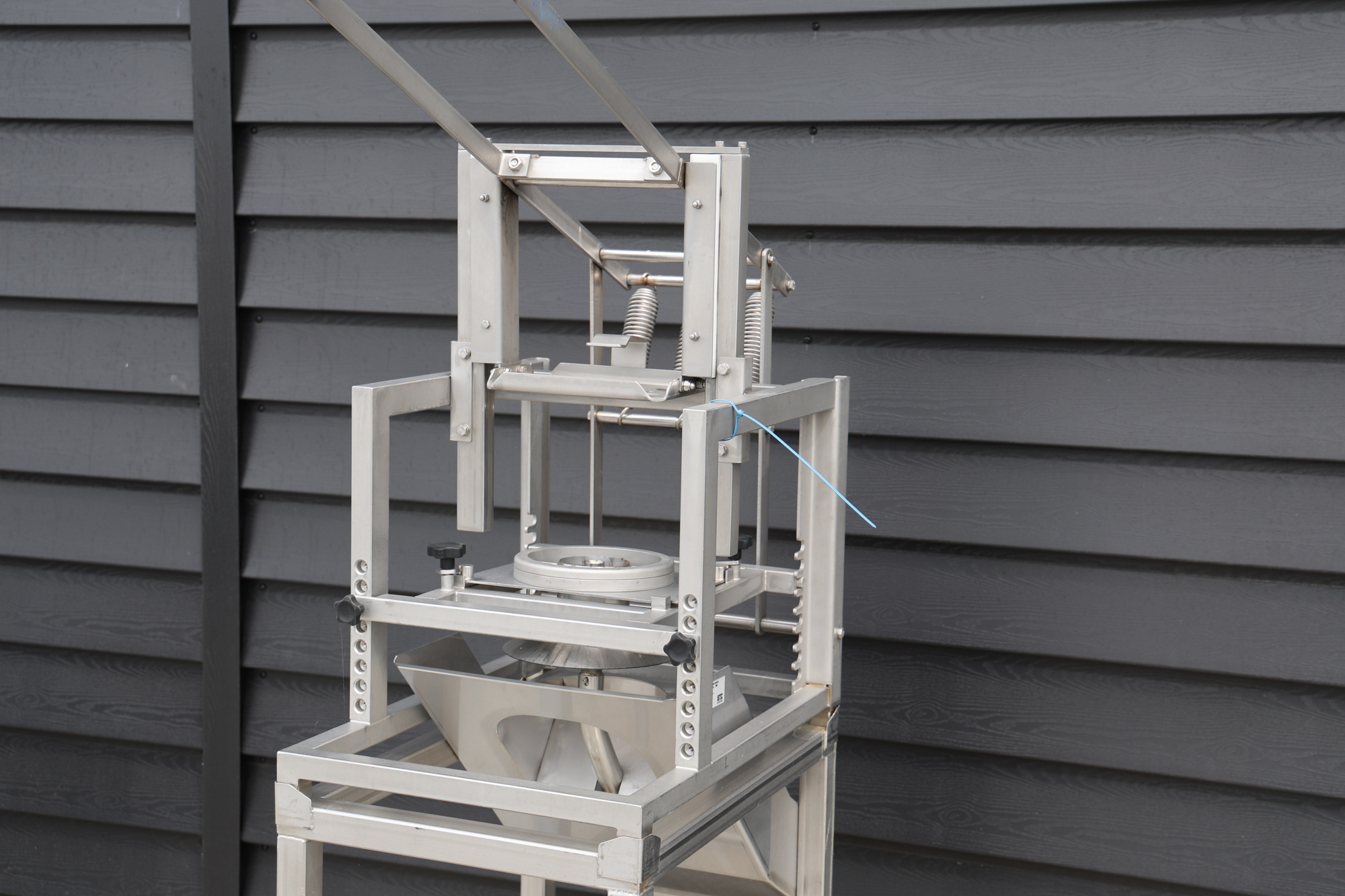 Used STC Manual dicing/ cutting