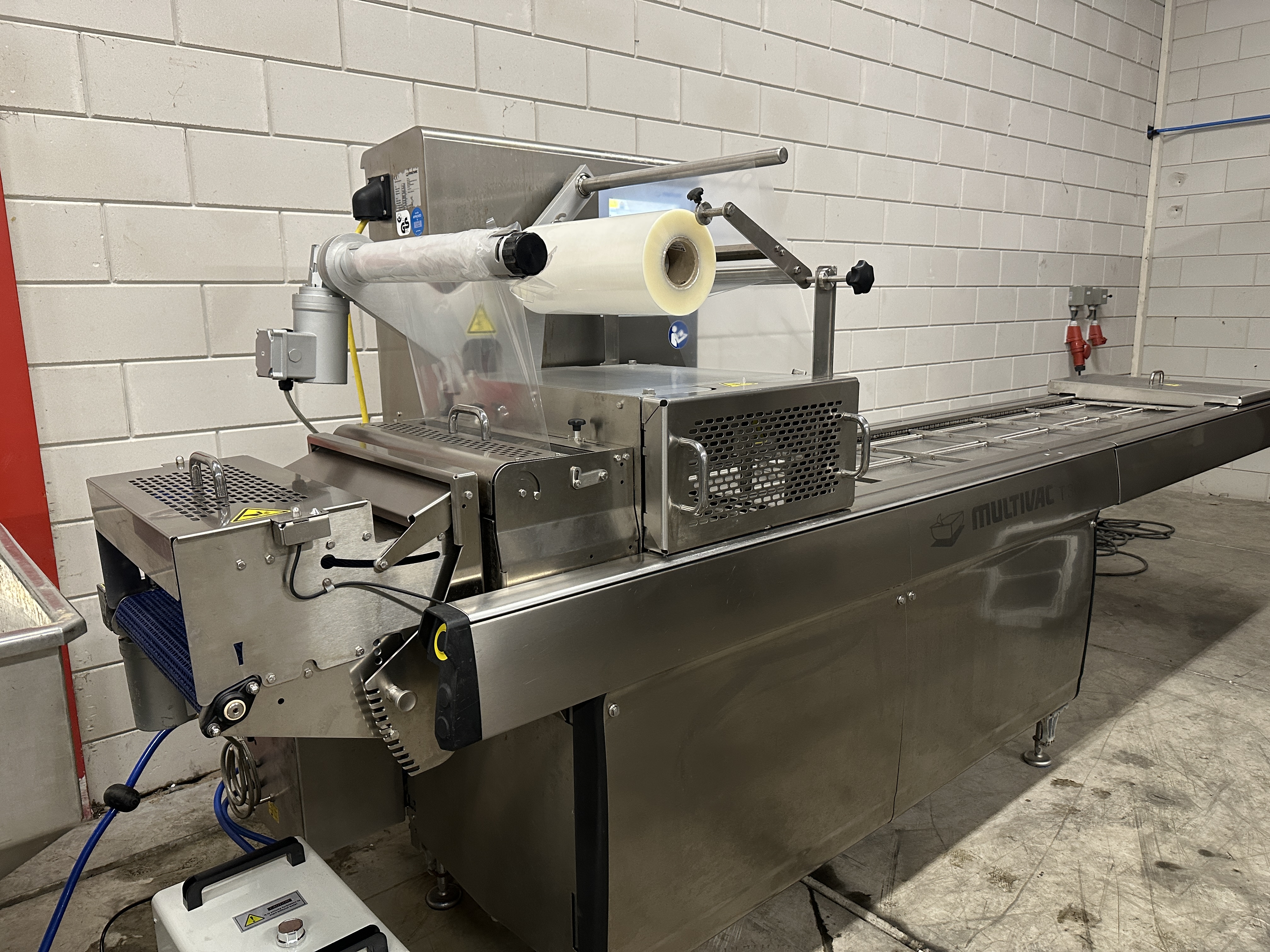 Used 2015 Multivac T300 with skin and MAP