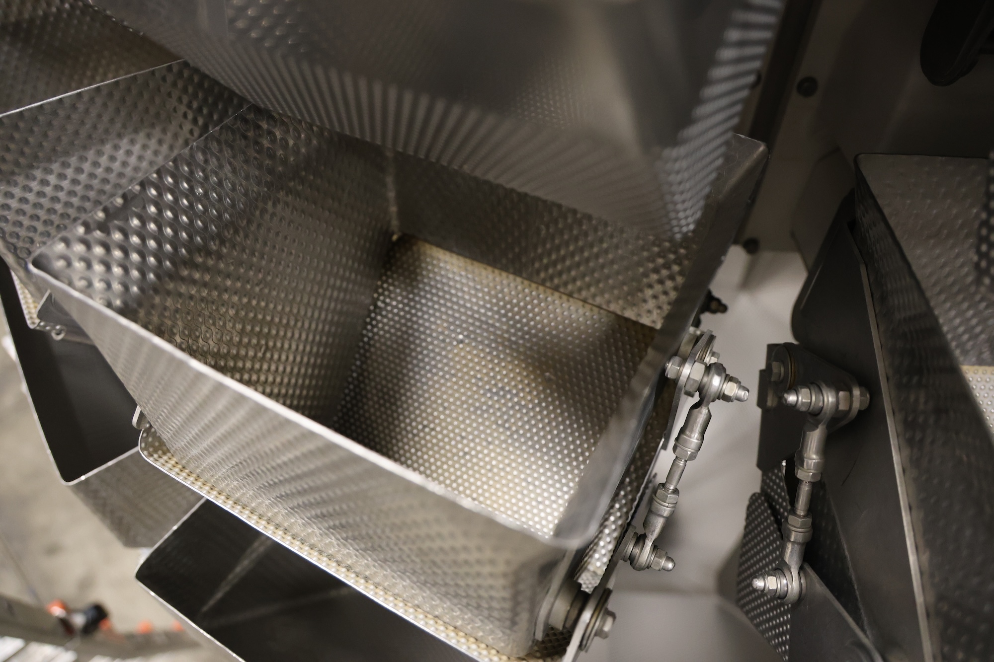 Used Yamato ADW-714-SWH multihead weigher