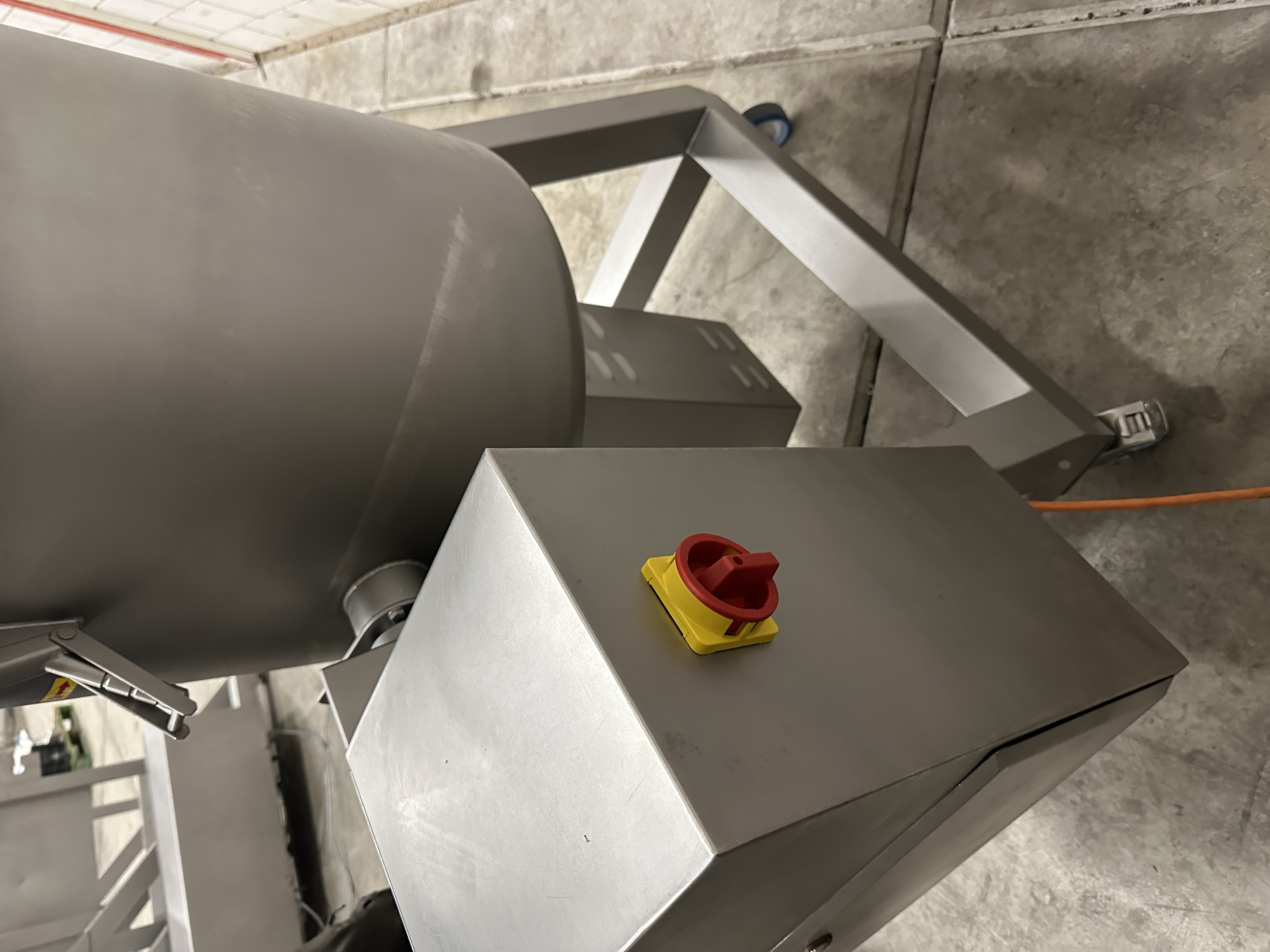 Refurbished Vakona Mixer 150 liter