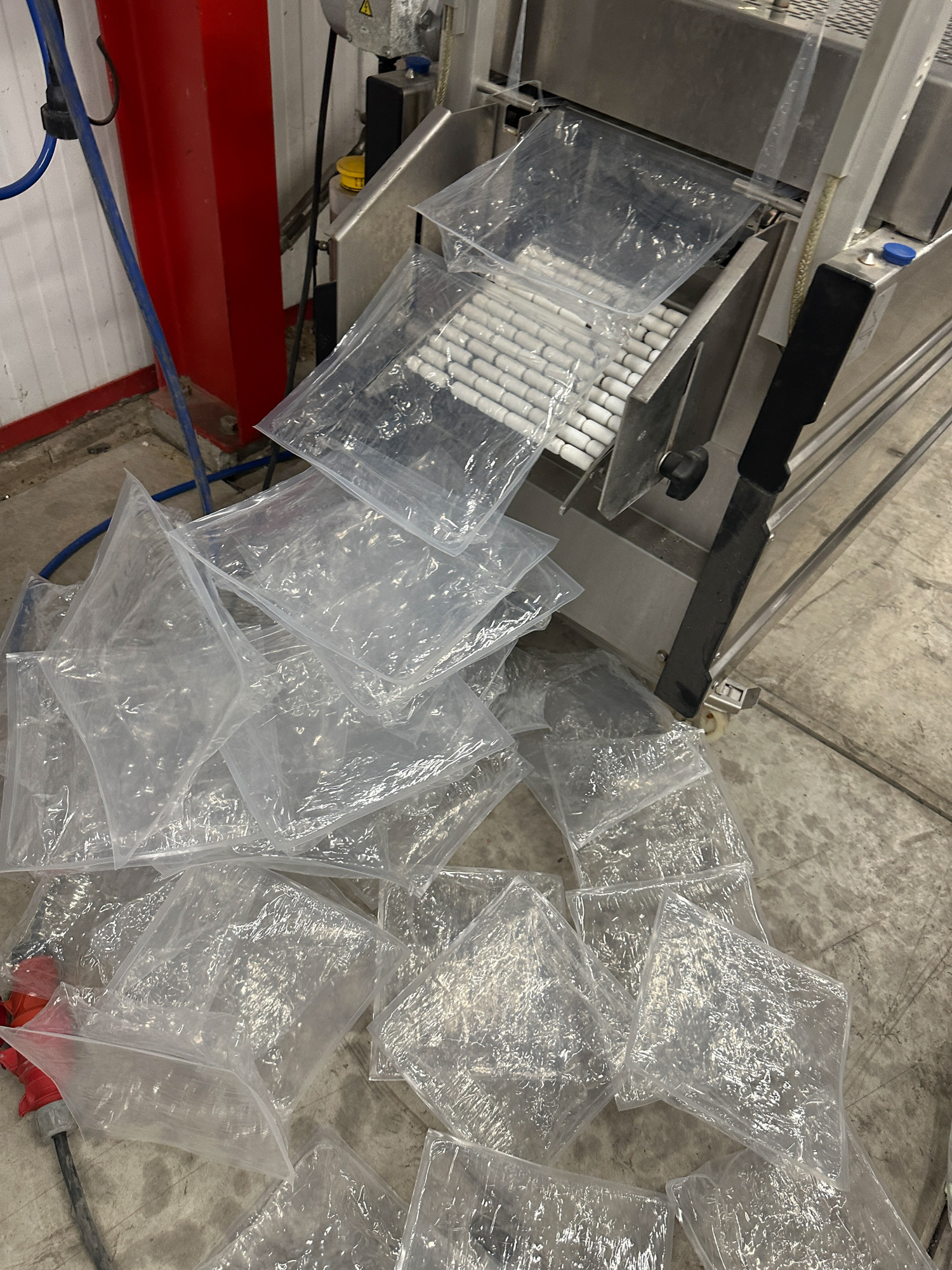 Used 2004 Multivac R140 compact thermoformer