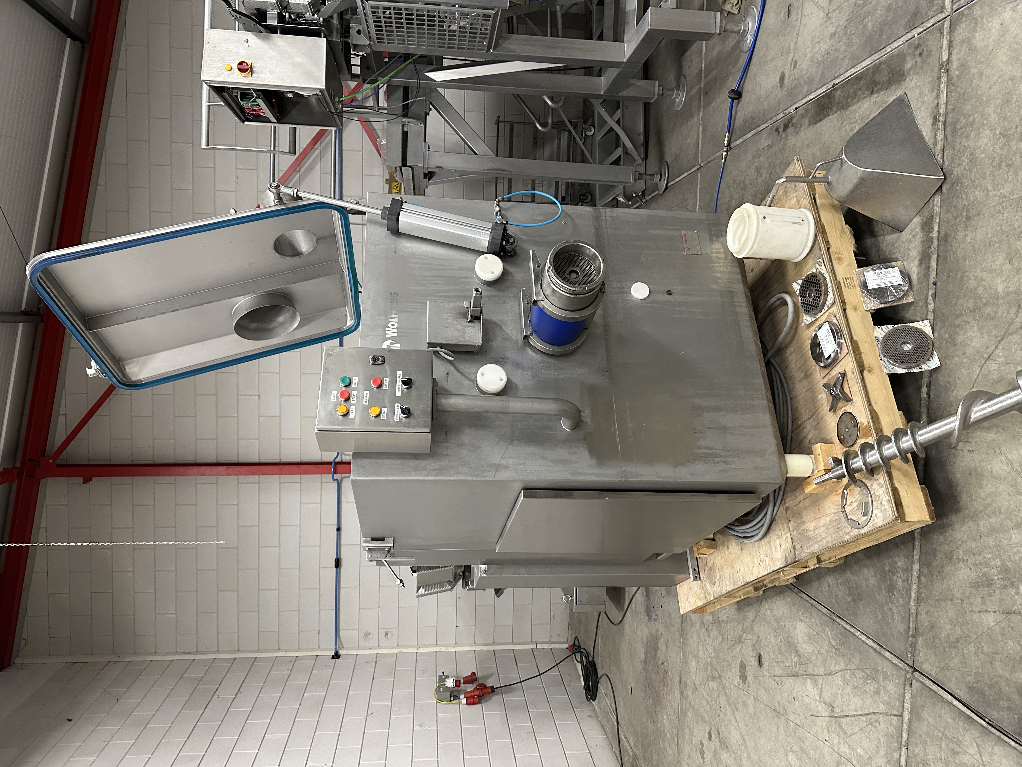 Used Wolfking SMG400/160 mixer grinder