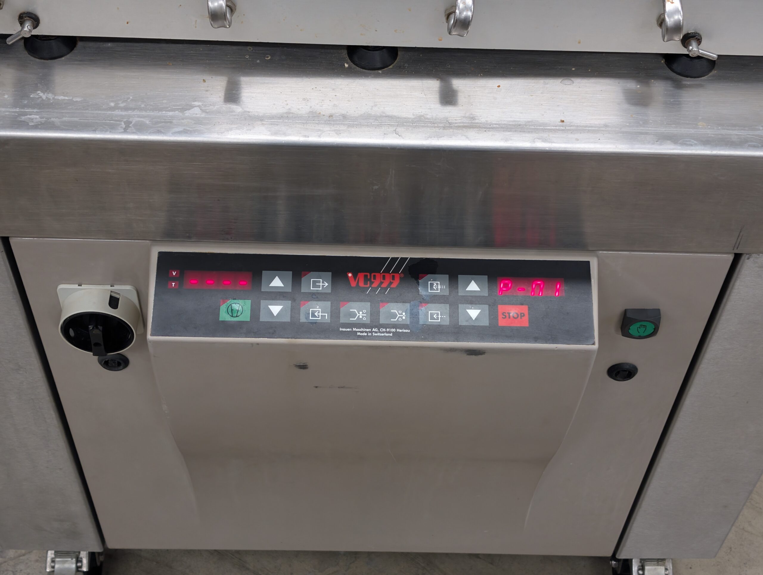 Used VC999 single-chamber vacuum packaging machine
