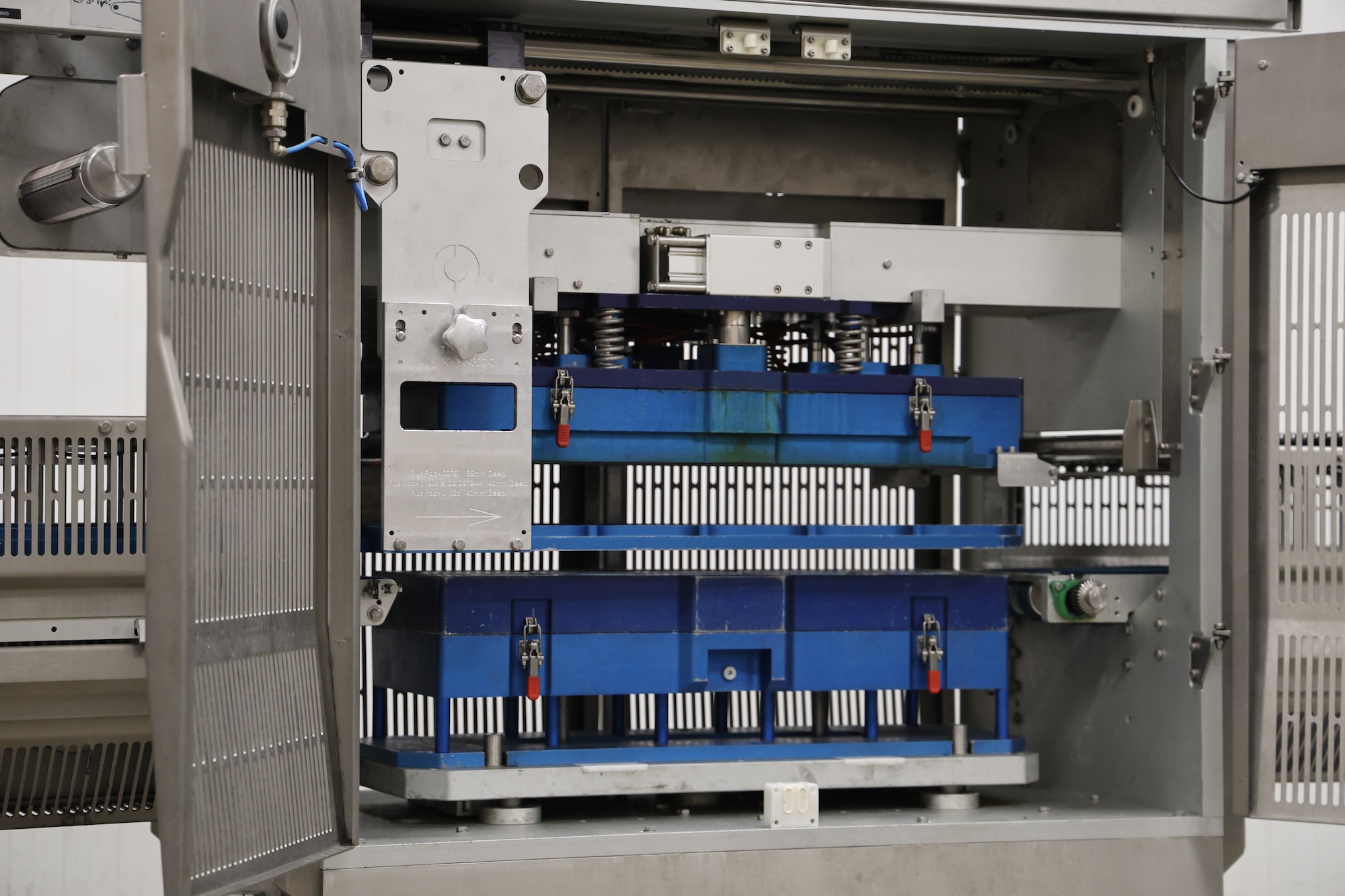 Used 2014 Proseal GT2 Vacuum traysealer