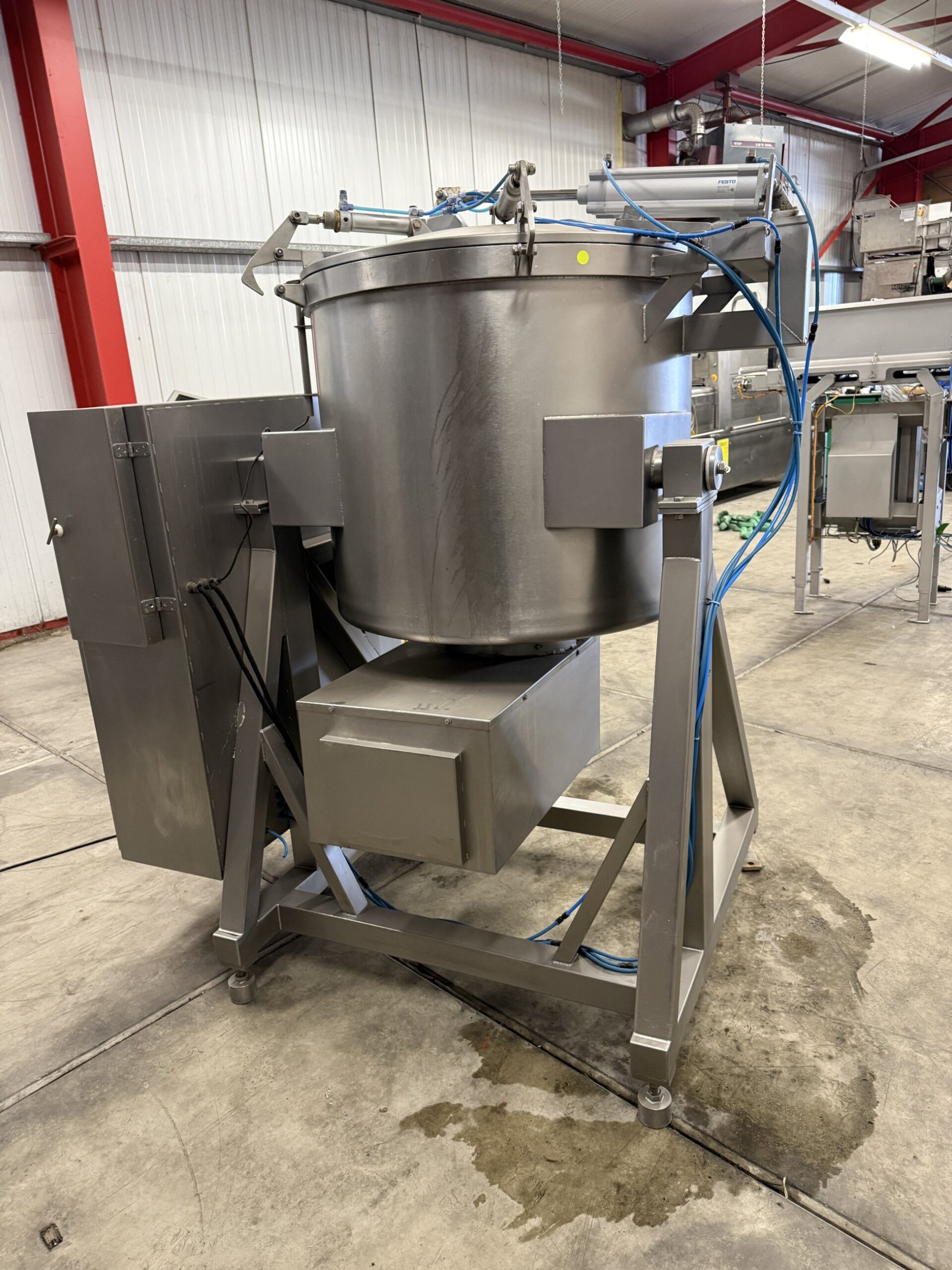 Used Stainless steel tilting mixing kettle with pneumatic lid