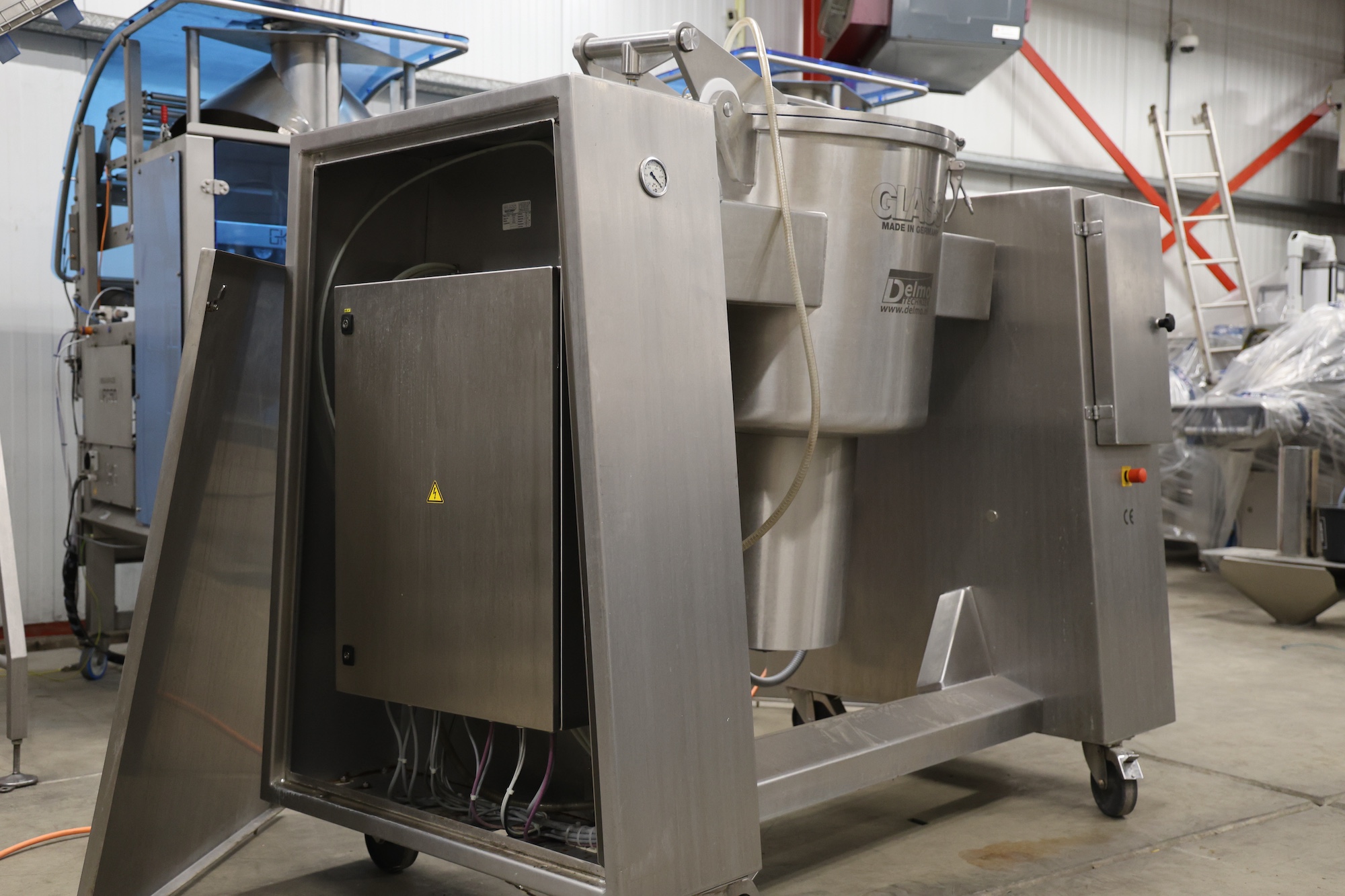 Used 2018 Glass VSM300 vacuum mixer