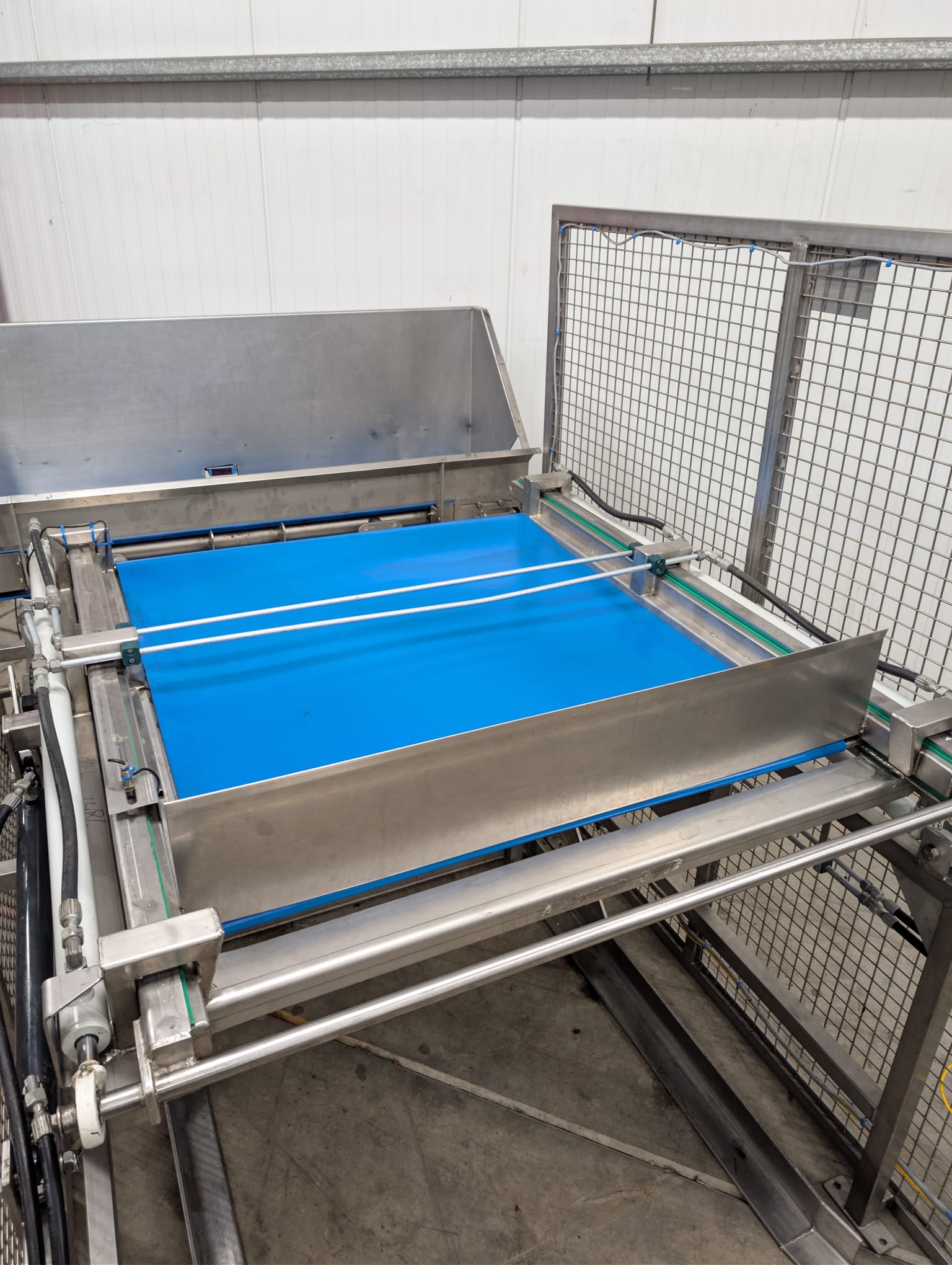 Used 2012 FoodeQ TVB400/4350 tipper with discharge belt and cross conveyor