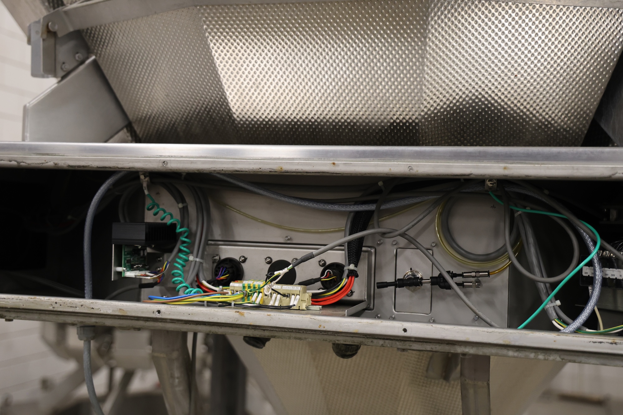 Used Yamato ADW-714-SWH multihead weigher