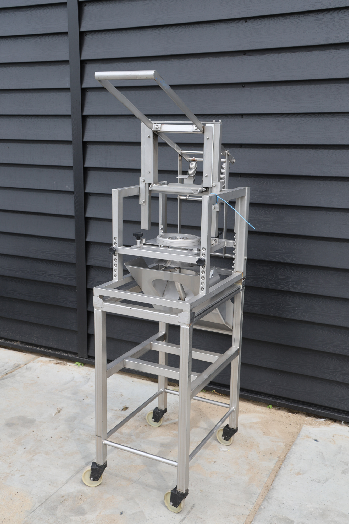 Used STC Manual dicing/ cutting