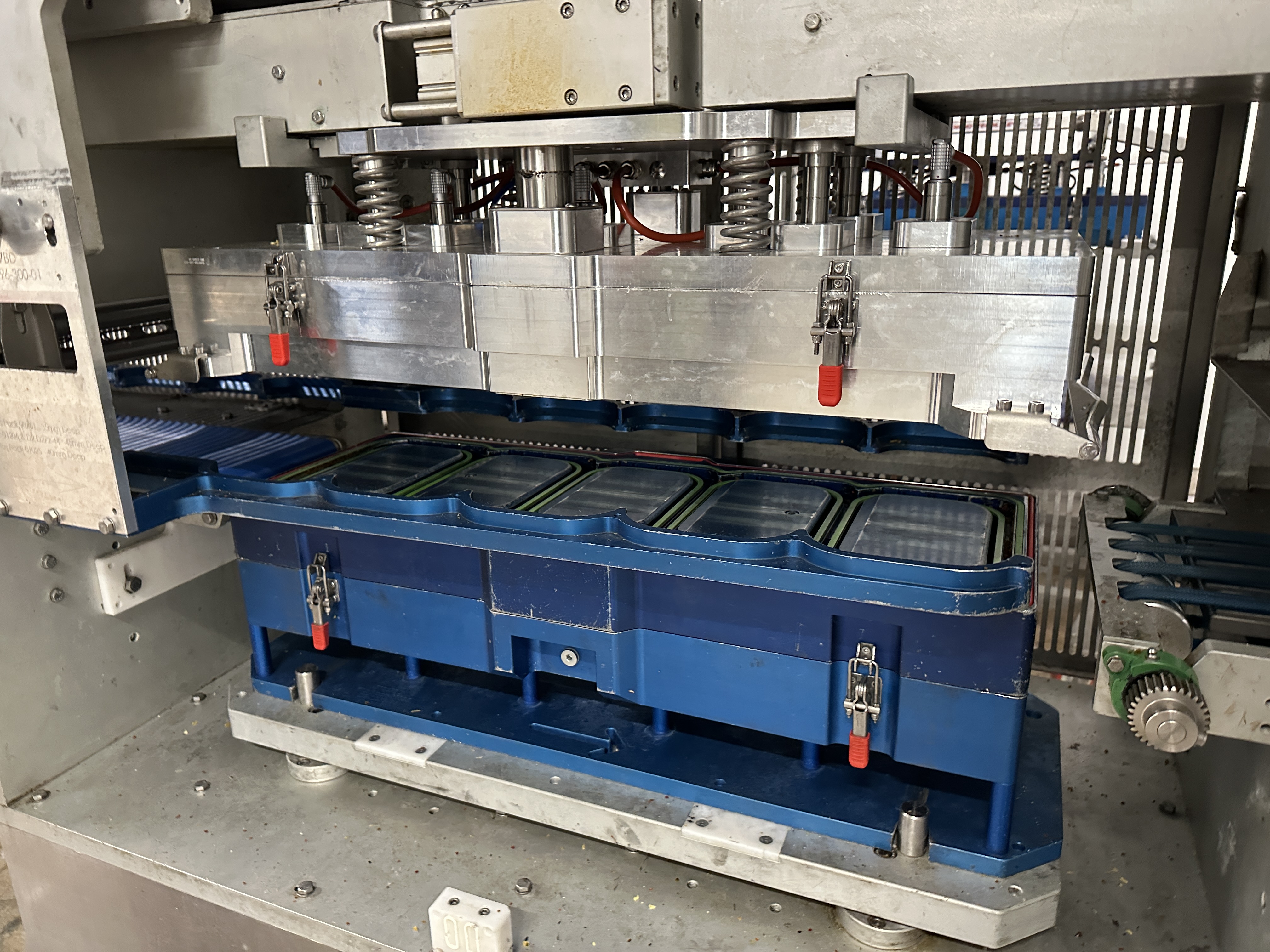 Used 2014 Proseal GT2 Vacuum traysealer