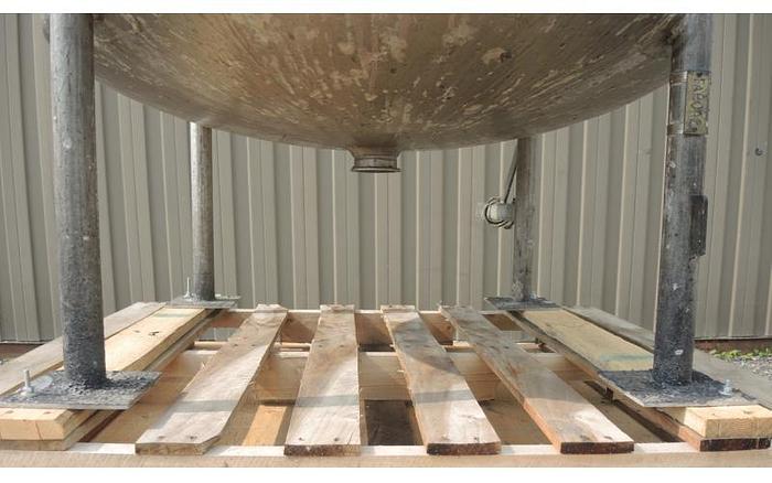 D'occasion USED 210 GALLON TANK, STAINLESS STEEL WITH 0.3 HP MIXER