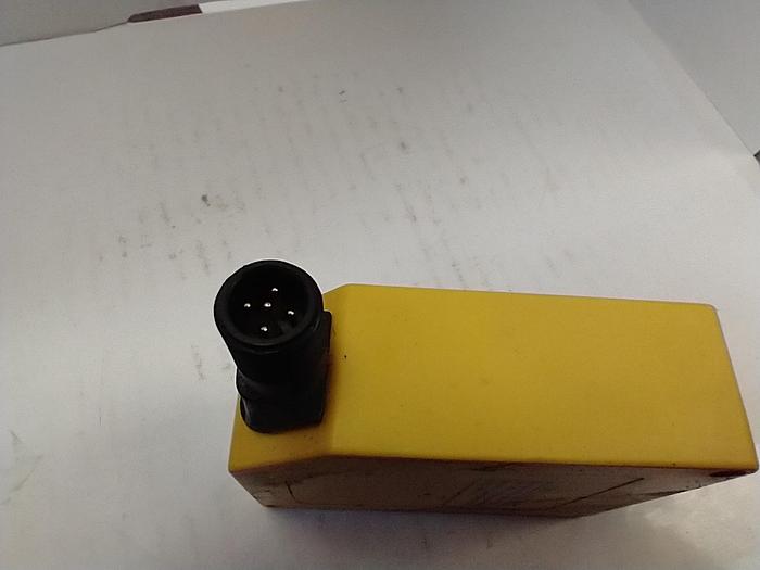 Used BANNER Q60BB6LAF1400Q Adjustable-Field Sensor