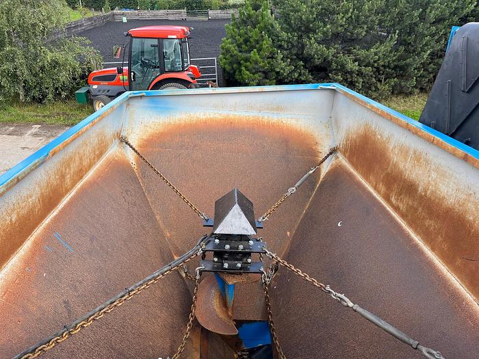 Used 2019 Aardvark gravel hoppers MT14