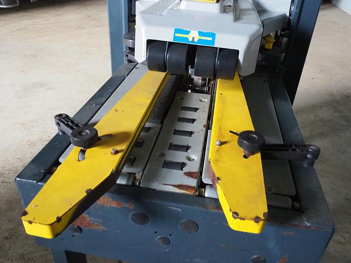 Used 2007 Siat S2-S box closing machine with top and bottom taper
