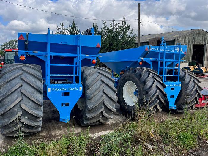 Used 2019 Aardvark gravel hoppers MT14