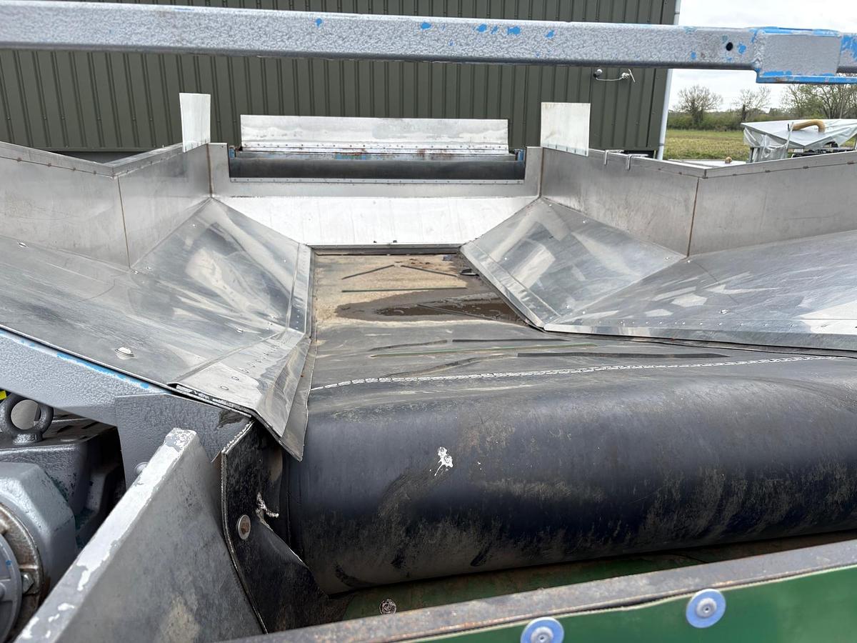 Used Tong peal Box tipper, Hopper + Inspection table