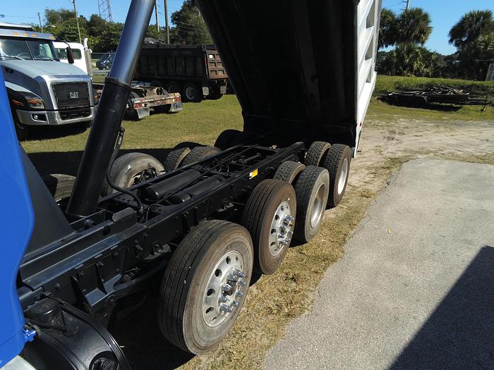 Used 2011 Kenworth T800 tri axle dump truck