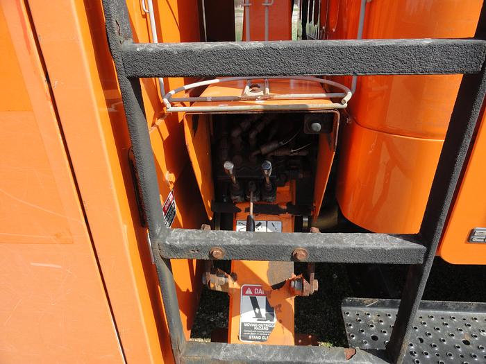 Used 2011 Freightliner / Altec BUSINESS CLASS M2 106 / LRV -55