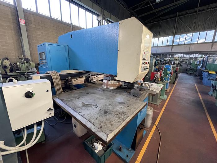Usato Punzonatrice oleodinamica a cnc FIM OPERA 25 CNC