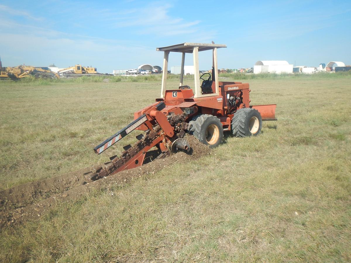 Used 1977 Ditch Witch R65DD