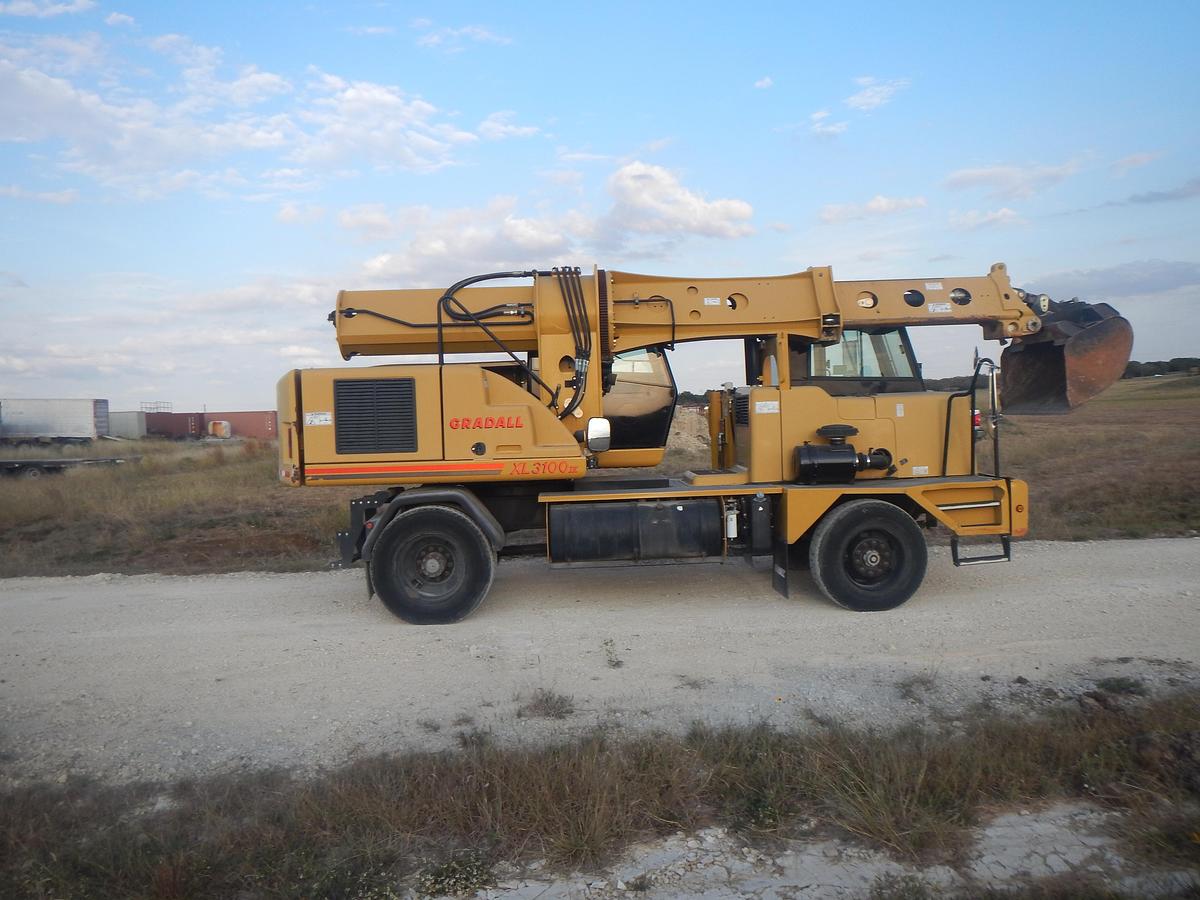 Used 2011 Gradall XL3100IV