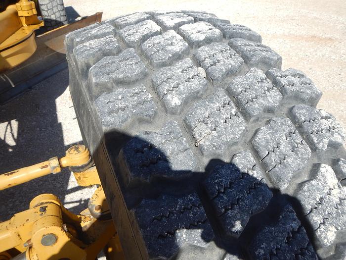 Used 2001 DEERE 770CH