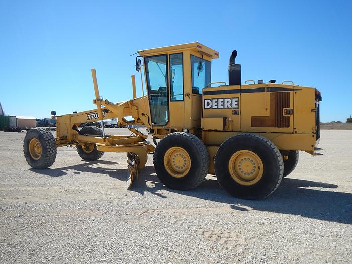 Used 2001 DEERE 770CH