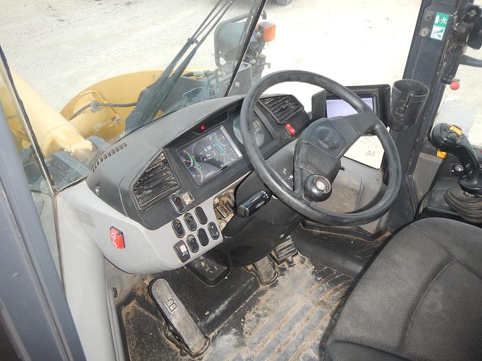Used Komatsu WA-320-8
