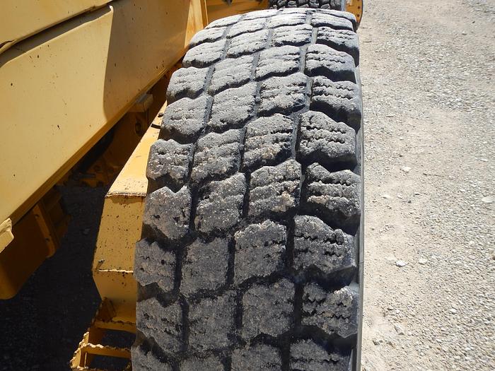 Used 2001 DEERE 770CH