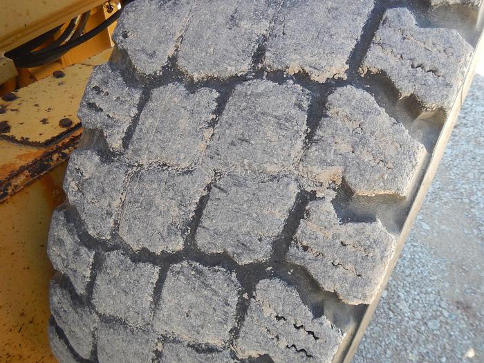 Used 2001 DEERE 770CH