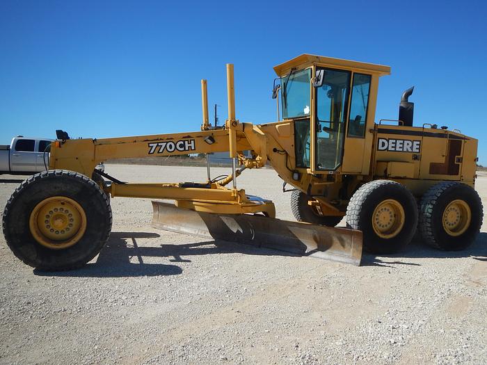 Used 2001 DEERE 770CH