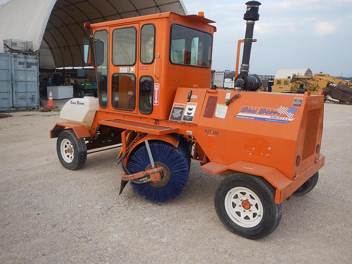 Used 2015 Broce Broom RJT350