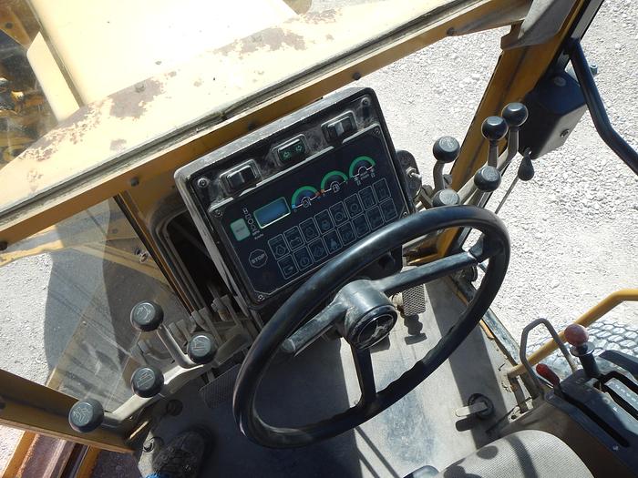 Used 2001 DEERE 770CH