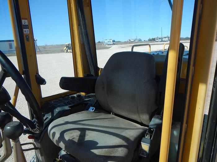 Used 2001 DEERE 770CH