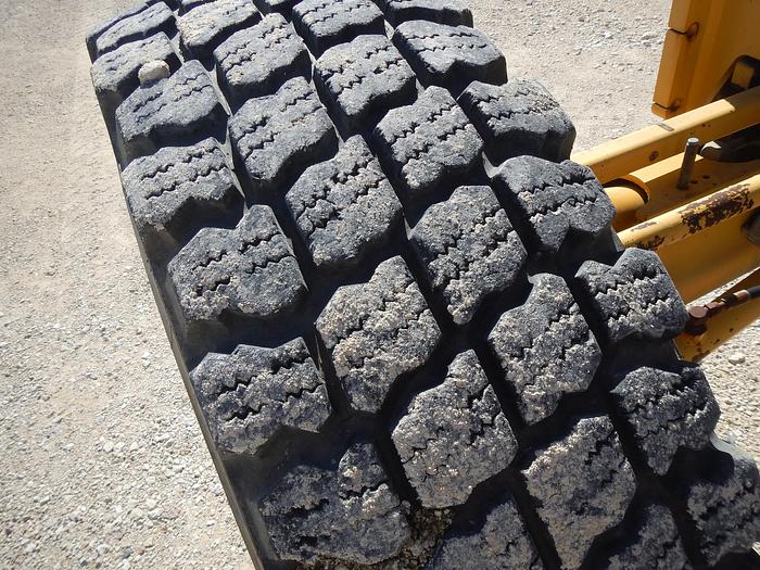 Used 2001 DEERE 770CH