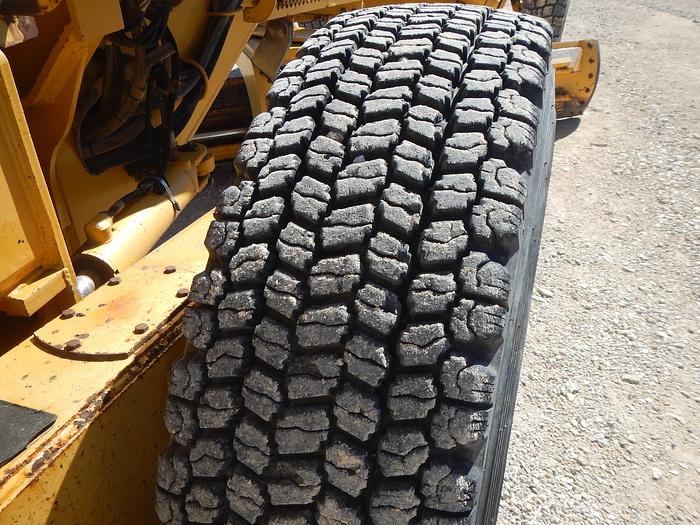 Used 2001 DEERE 770CH