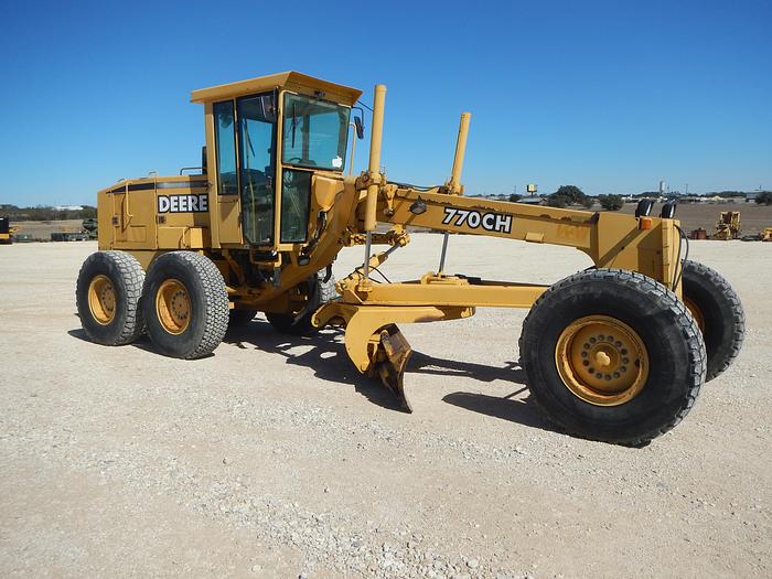 Used 2001 DEERE 770CH