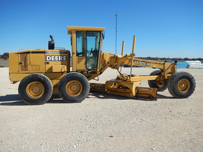 Used 2001 DEERE 770CH