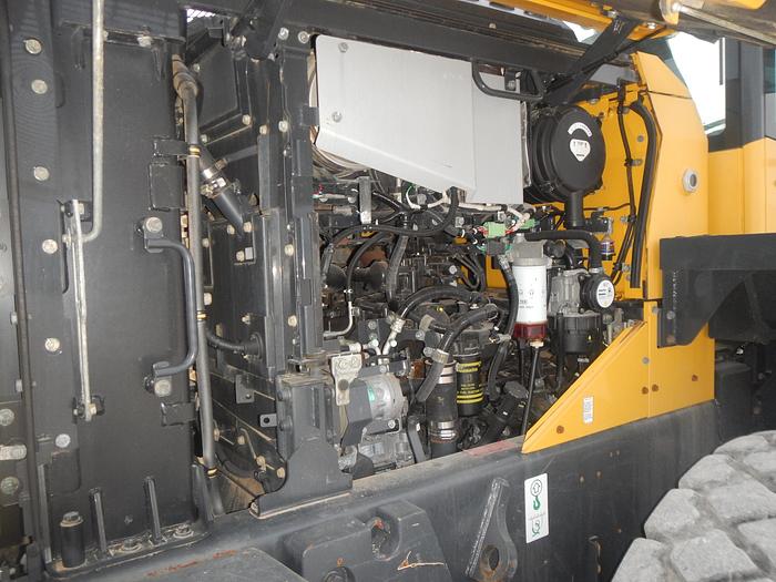 Used Komatsu WA-320-8