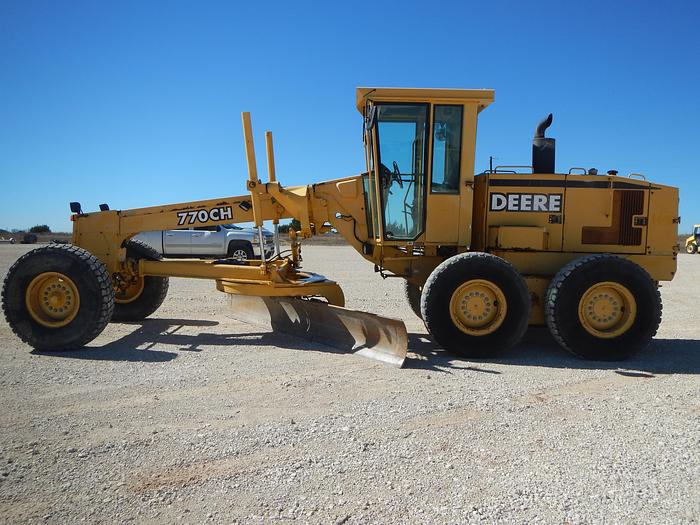 Used 2001 DEERE 770CH