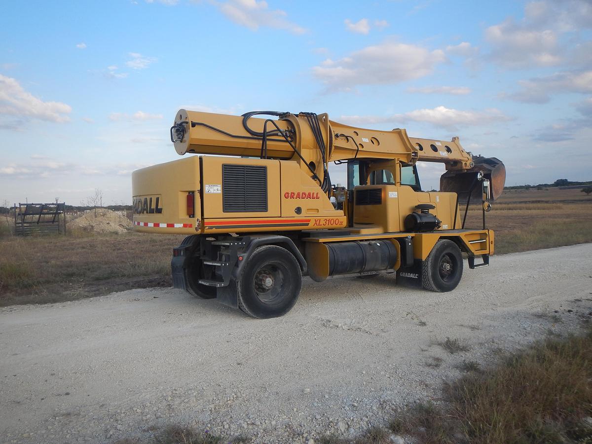 Used 2011 Gradall XL3100IV