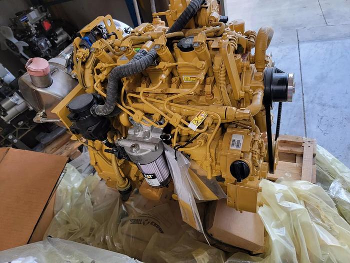 Caterpillar 4 Cylinder C2.2 Turbo Diesel Engine 2800RPM 55KW / 73.7HP