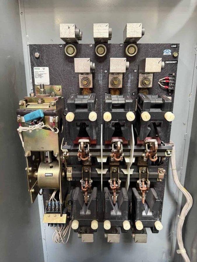 Used ASCO 800 SERIES 300 ATS Switch FEATURES 480 Volt/ 800 Amps/ Nema 1/  3 pole