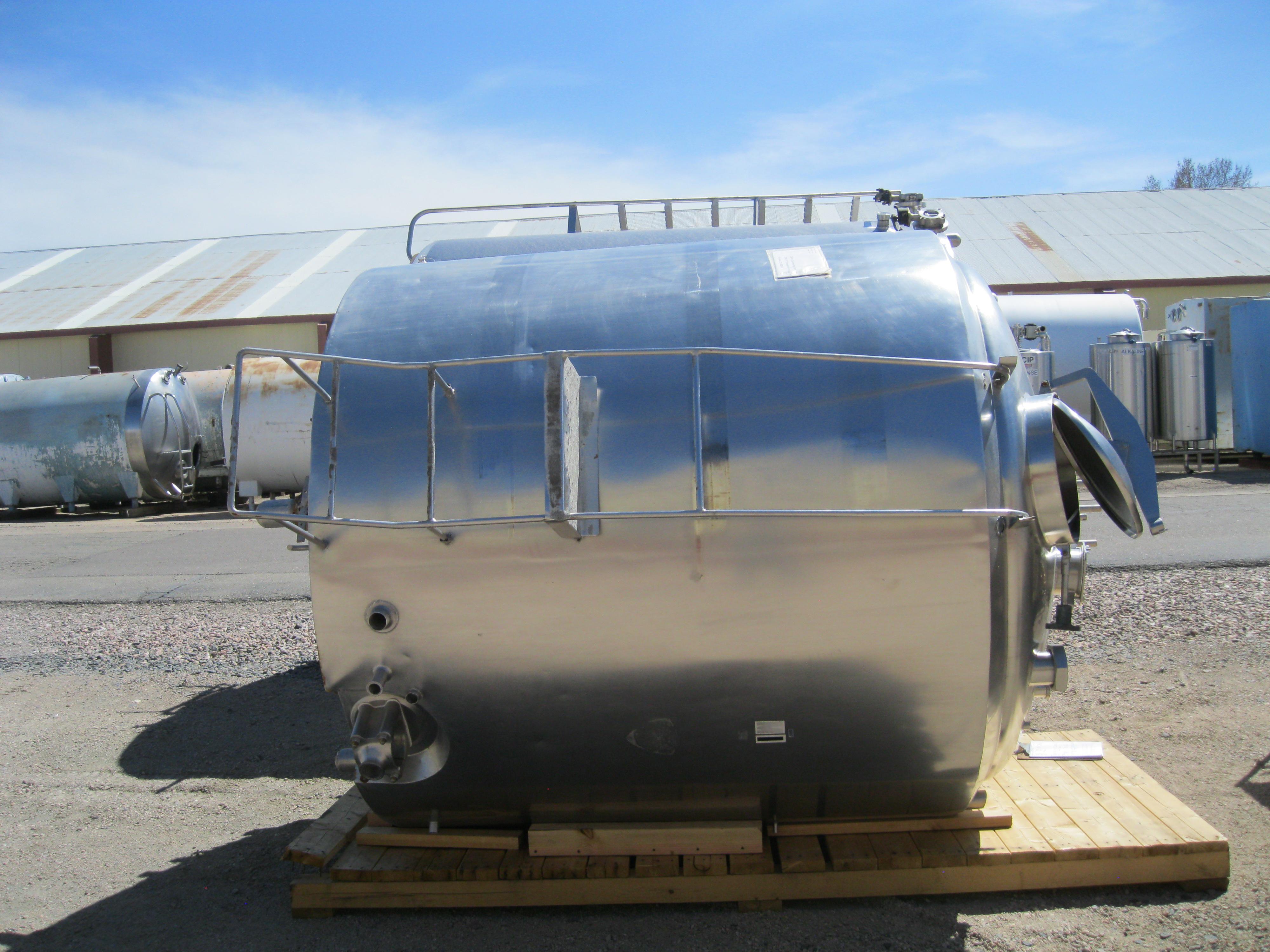 Usado 1100 GALLON MIX TANK