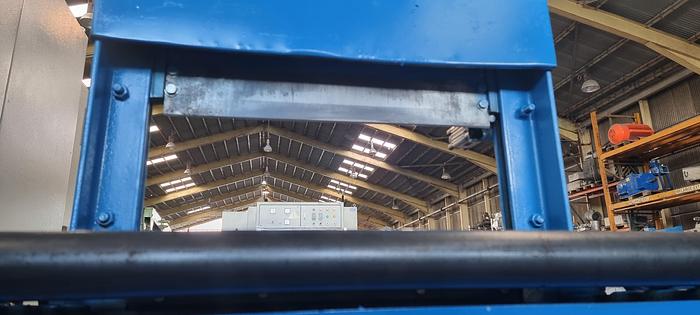 Used Shaw Robinson Rubber Bale cutter