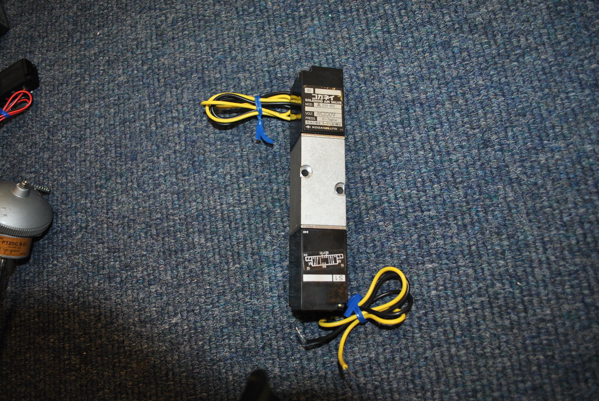 Used Koganei a203-4e2 solenoid air valve ac100V 0~7kgf/cm^2