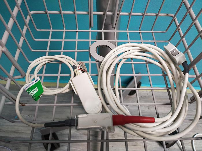 Gebraucht Datascope Trio Patientenmonitor auf Trolley mit Zubehör